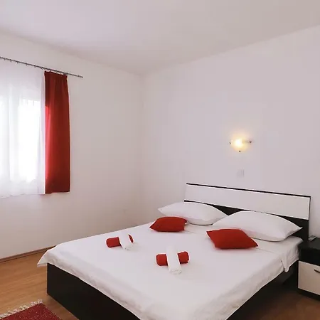 Apartman Anamarija 2 *
